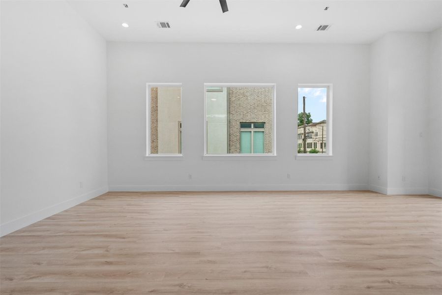 Spacious, unfurnished interior of a new home in , Houston (Image 20).