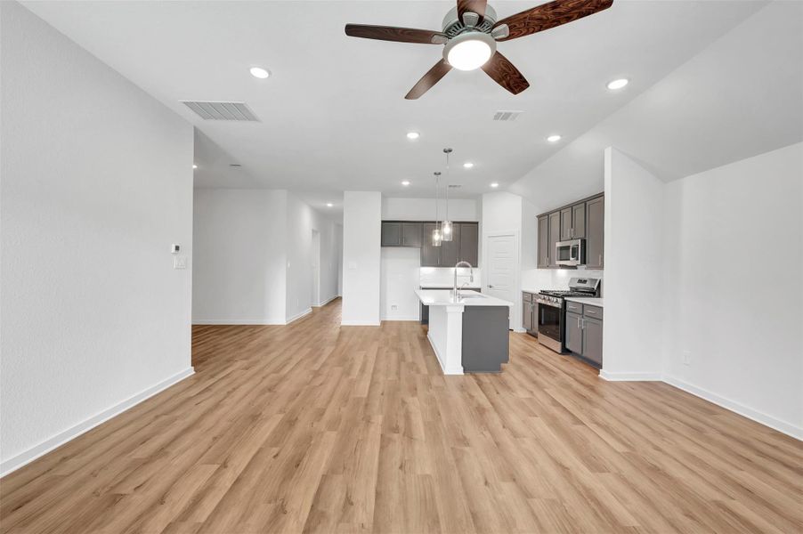 Spacious, unfurnished interior of a new home in Sorella, Tomball (Image 23).