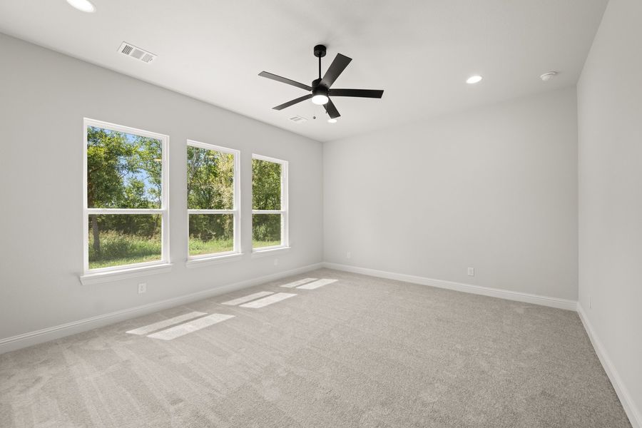 Spacious, unfurnished interior of a new home in Waterfall Ranch, Waxahachie (Image 20).