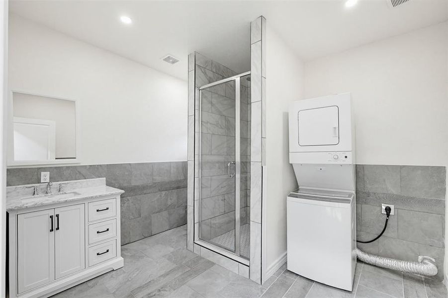 Furnished interior view inside a new home in , Fort Worth (Image 8).