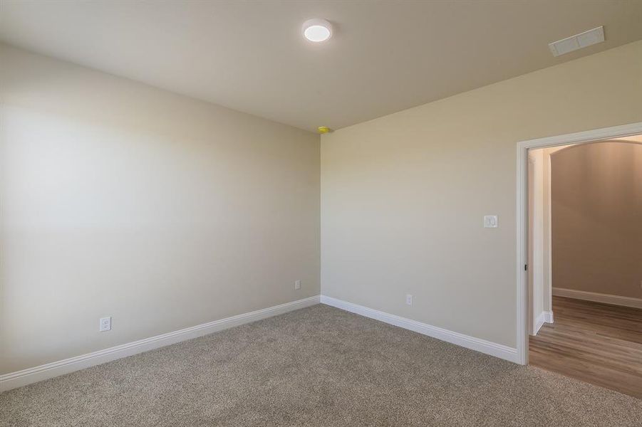 Spacious, unfurnished interior of a new home in , Alvarado (Image 27).