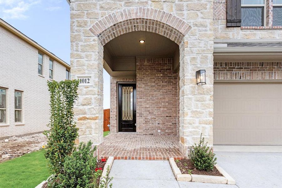 Exterior details and patio area of a home in Star Ranch, Godley (Image 20).