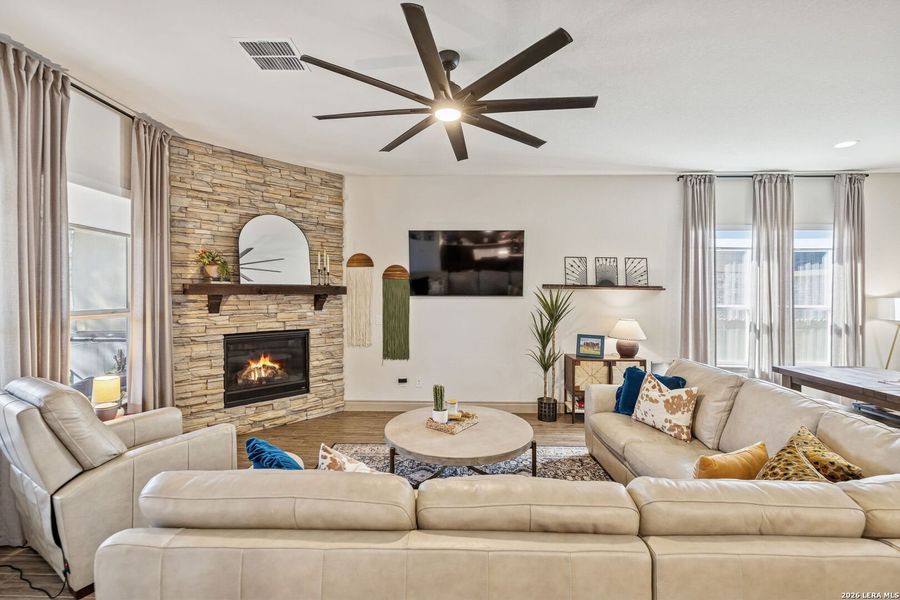Furnished interior view inside a new home in Davis Ranch, San Antonio (Image 28). Furnished interior view inside a new home in Davis Ranch, San Antonio (Image 28).