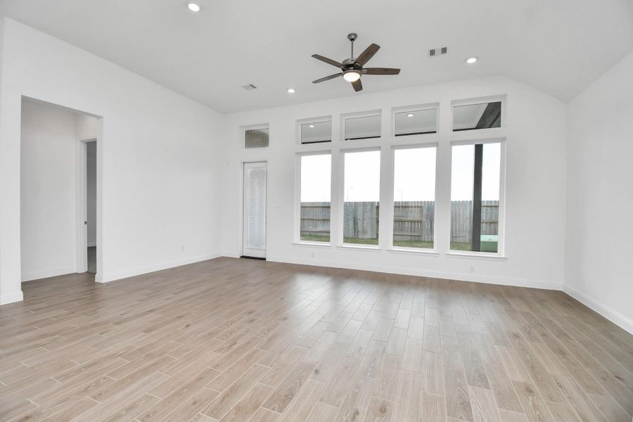 Spacious, unfurnished interior of a new home in Arabella on the Prairie: Heritage Collection, Booth (Image 13).