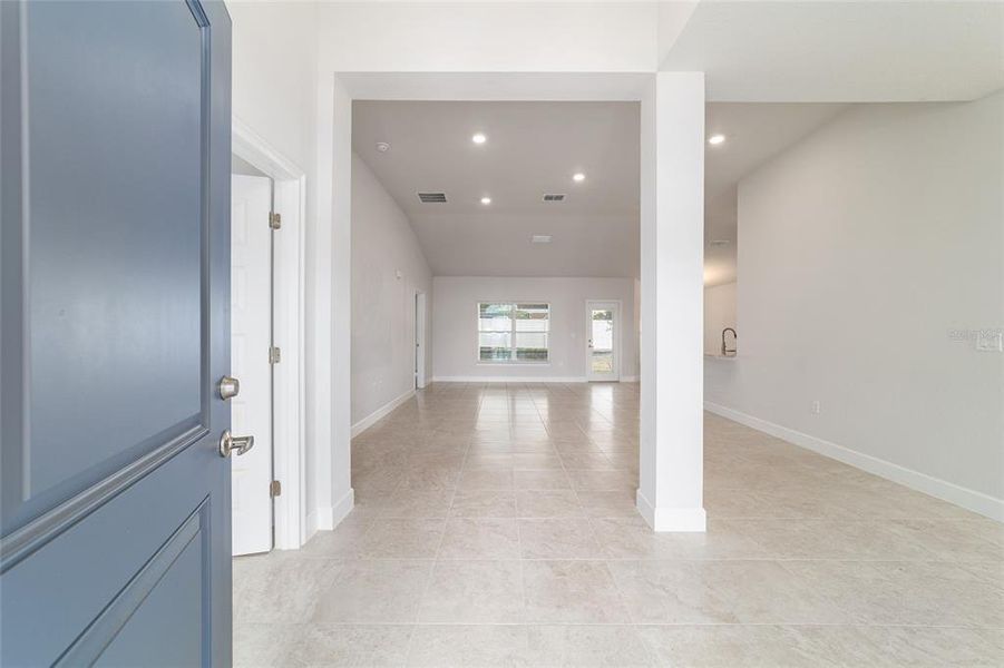 Spacious, unfurnished interior of a new home in Brookhaven, Ocala (Image 21).