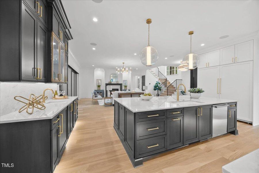 025-2A1A8233 025-2A1A8233