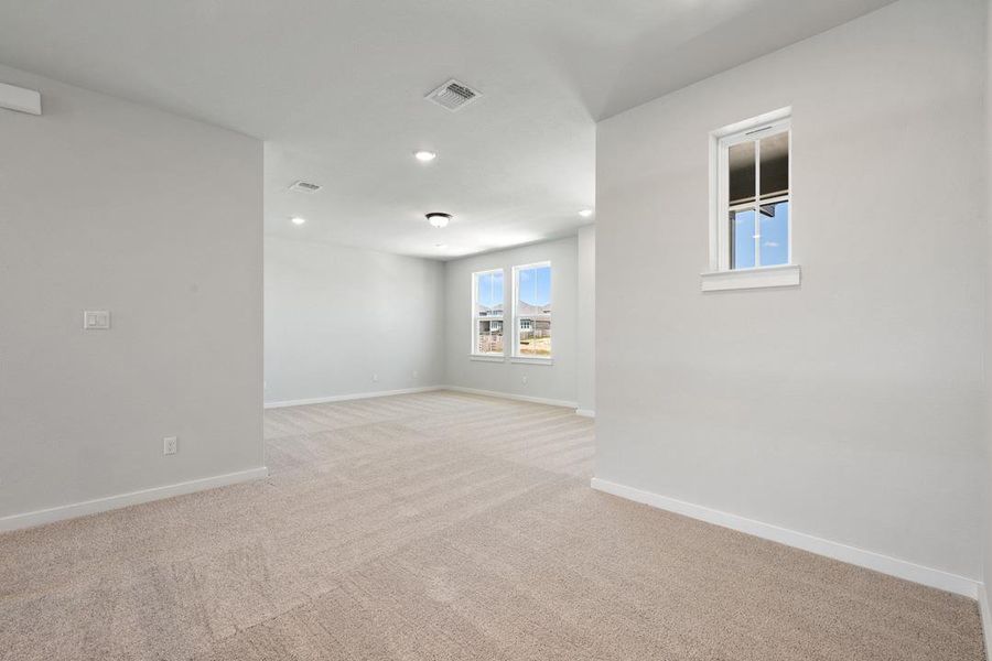 Spacious, unfurnished interior of a new home in Lariat, Liberty Hill (Image 30).