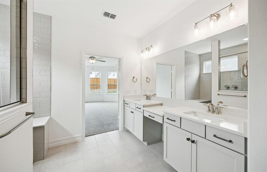 Spacious owner's bath Spacious owner's bath