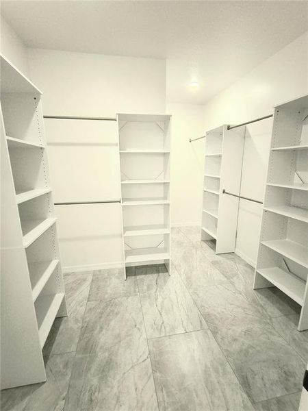 Spacious, unfurnished interior of a new home in , Davenport (Image 26).