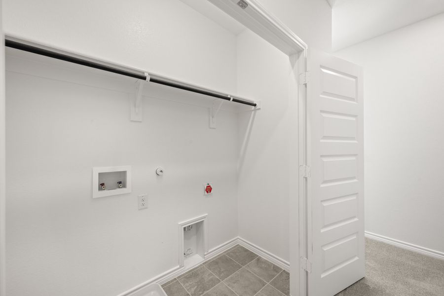 Spacious, unfurnished interior of a new home in Eagle Cove, Denton (Image 24).