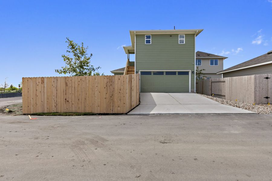 Exterior details and patio area of a home in Trace, San Marcos (Image 21).