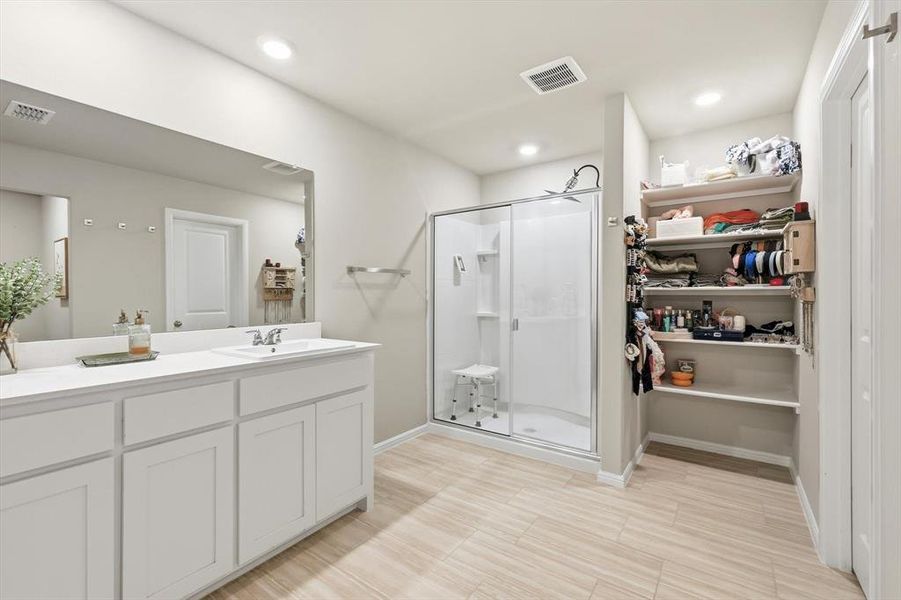 Furnished interior view inside a new home in Hickory Grove, Denton (Image 38).