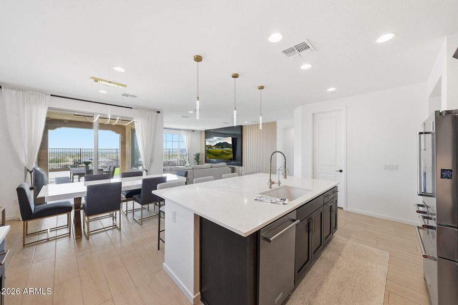 Kitchen & Dining Area