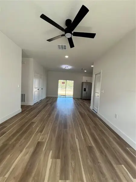 Spacious, unfurnished interior of a new home in , Ocala (Image 9).