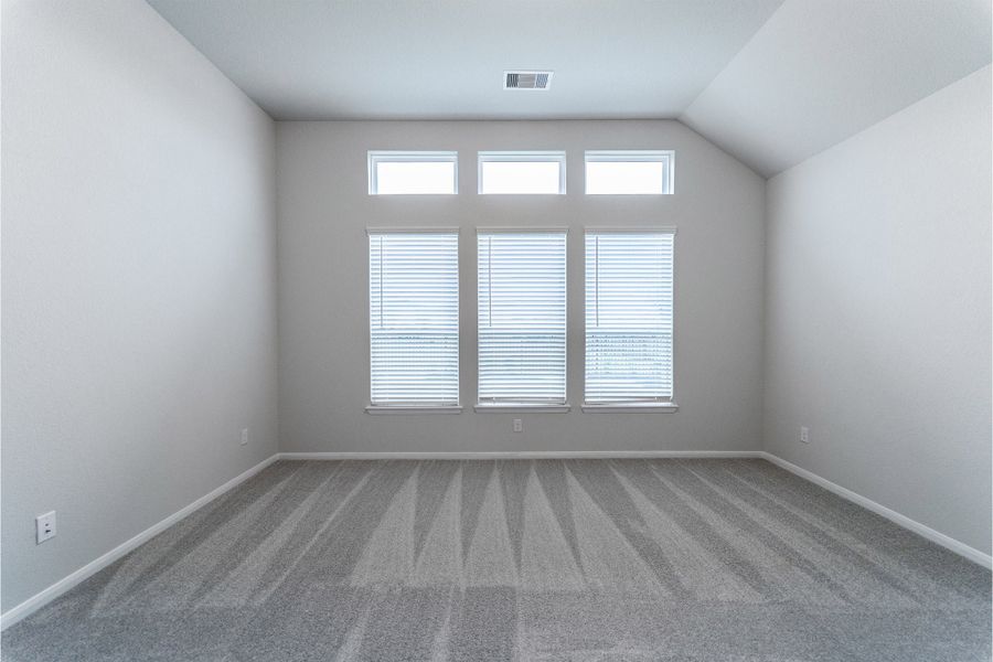 Spacious, unfurnished interior of a new home in Canterra Creek, Rosharon (Image 21).