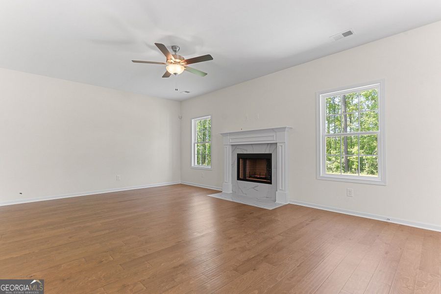 Spacious, unfurnished interior of a new home in Juliette Crossing, Forsyth (Image 88).