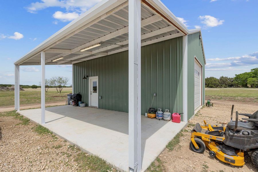 Exterior details and patio area of a home in , Lampasas (Image 20).
