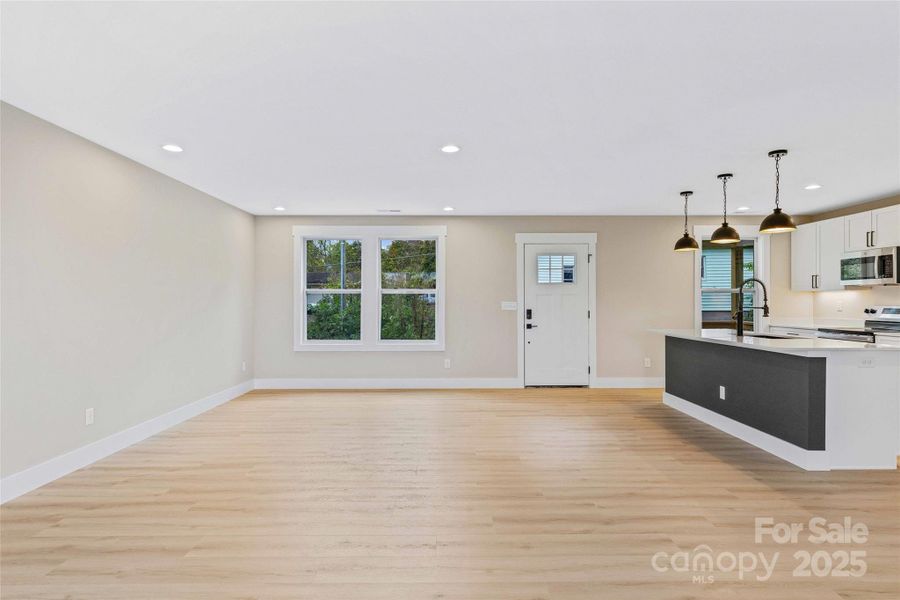 Spacious, unfurnished interior of a new home in , Marion (Image 41).