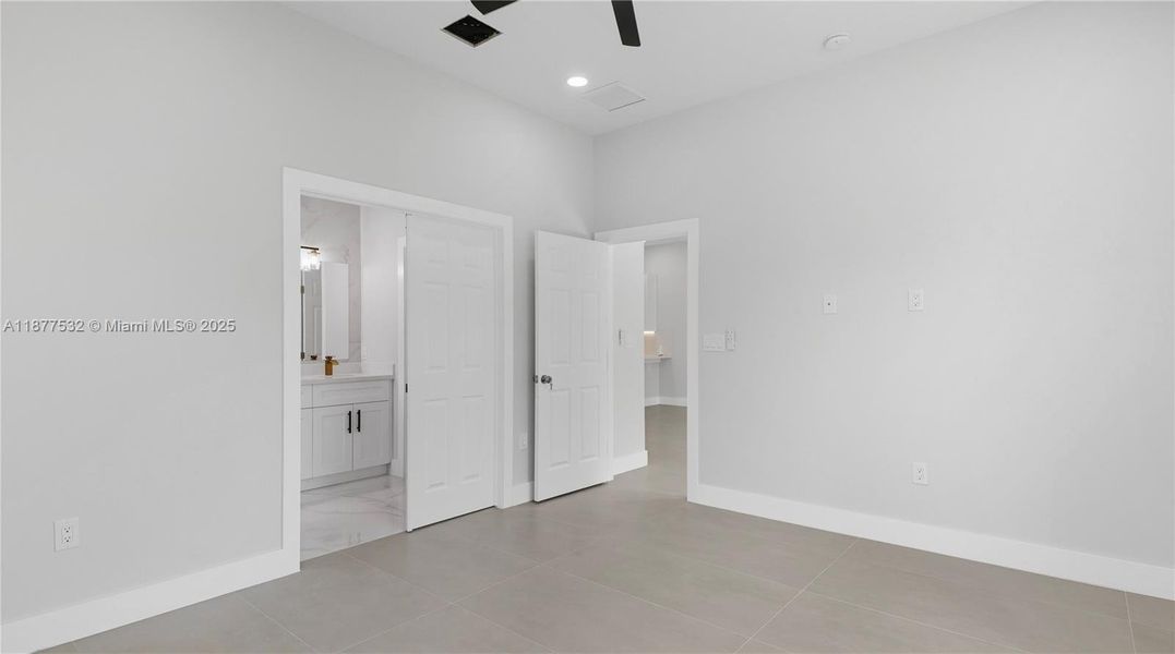 Spacious, unfurnished interior of a new home in , Fort Lauderdale (Image 21).