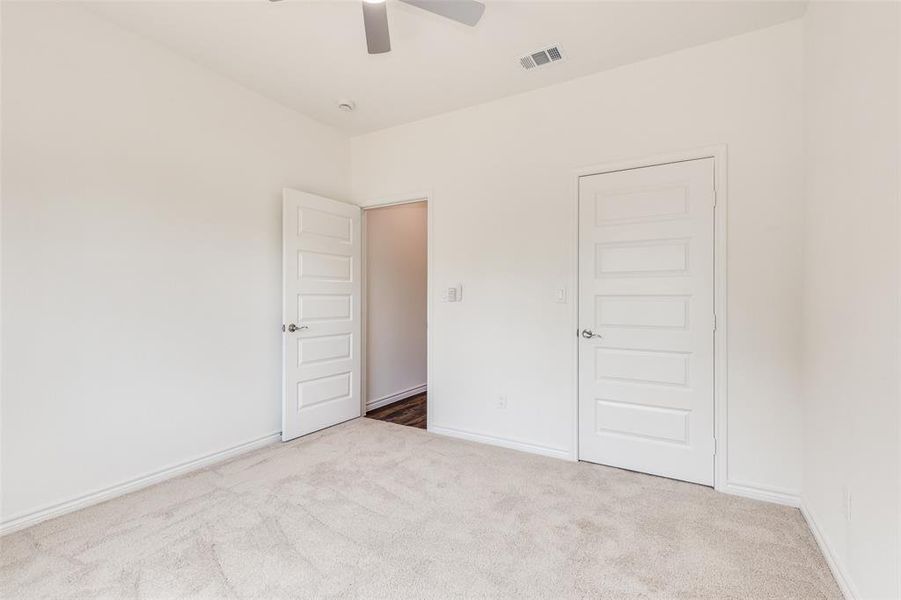 Spacious, unfurnished interior of a new home in , Granbury (Image 21).