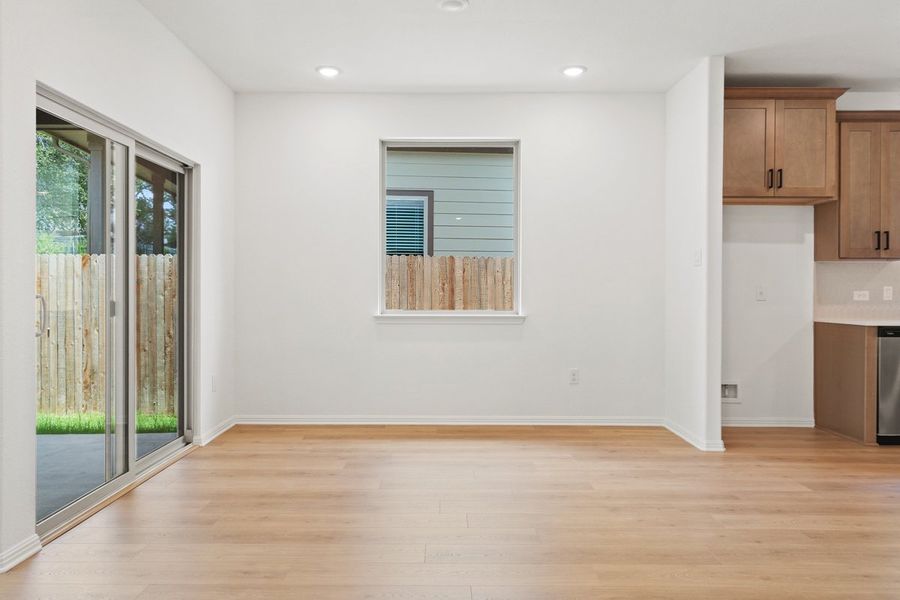 021_lb107734_16 021_lb107734_16