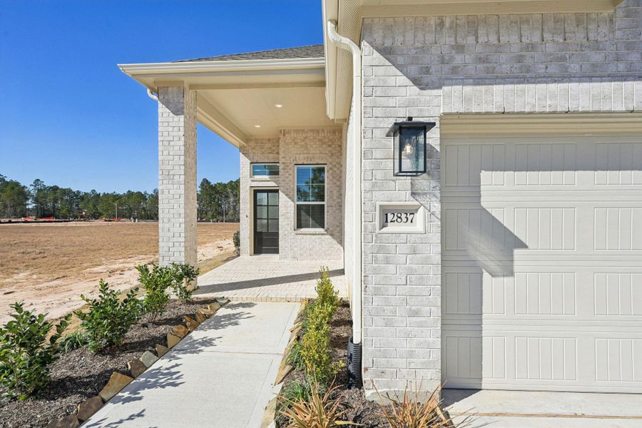 Exterior details and patio area of a home in Evergreen, Conroe (Image 3).