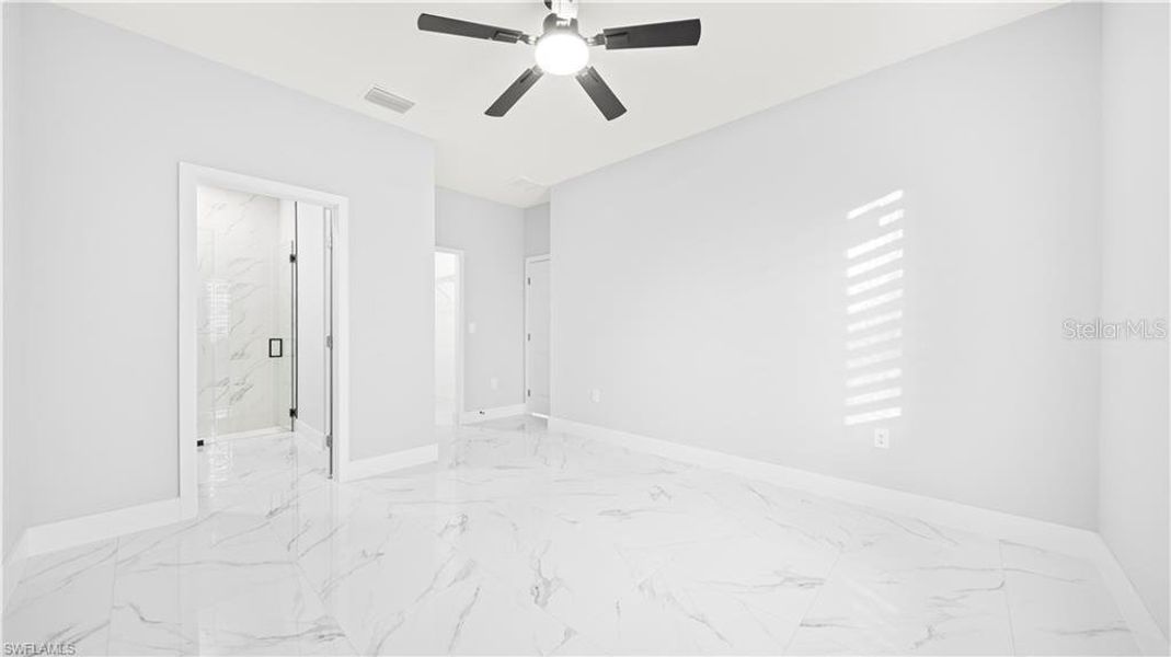 Spacious, unfurnished interior of a new home in , Lehigh Acres (Image 34).