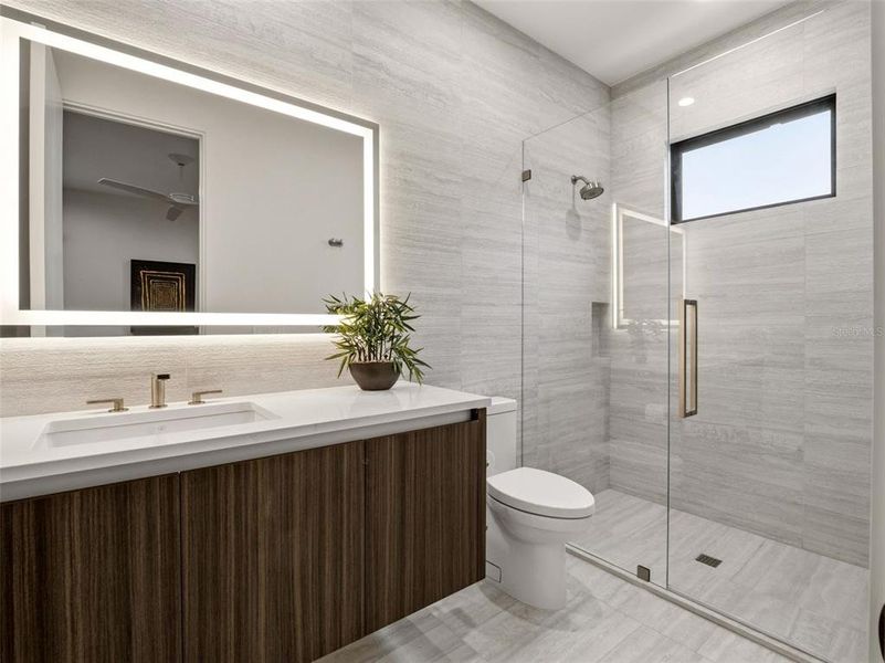 Furnished interior view inside a new home in , Orlando (Image 52).