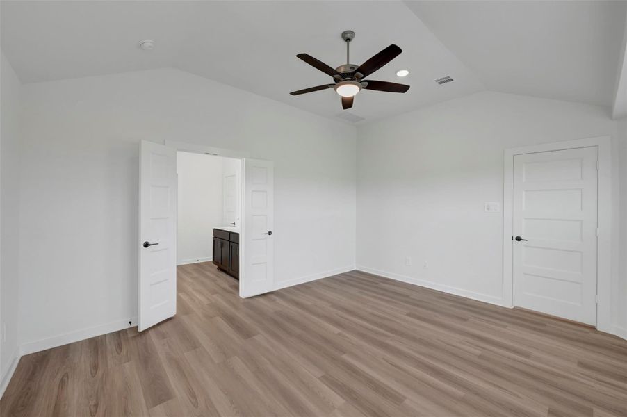 Spacious, unfurnished interior of a new home in Wildrye, Waller (Image 25).