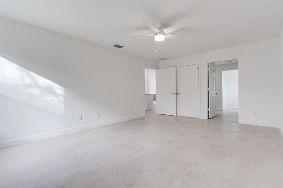 Spacious, unfurnished interior of a new home in , Vero Beach (Image 12).