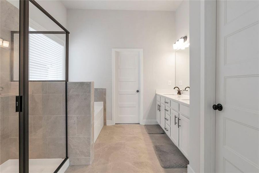 Furnished interior view inside a new home in , Gainesville (Image 7).