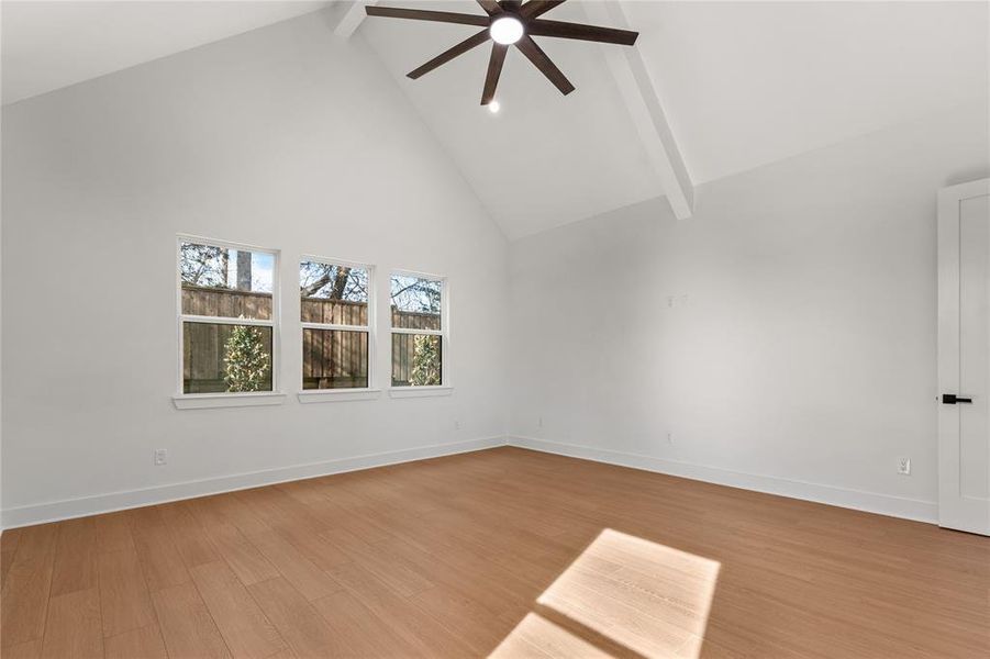 Spacious, unfurnished interior of a new home in , Sherman (Image 25).
