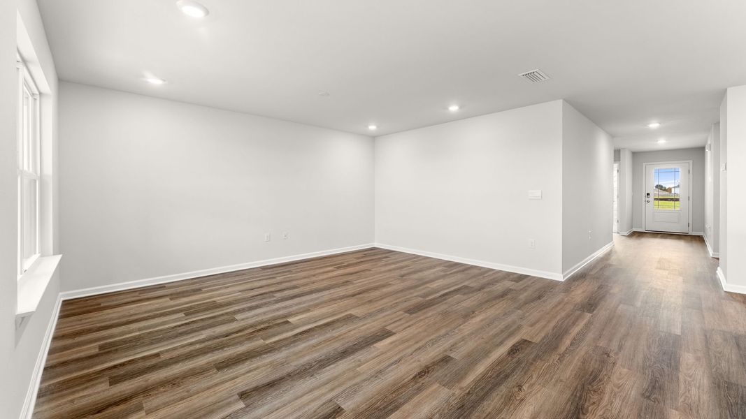 Spacious, unfurnished interior of a new home in Hodges Bayou Plantation, Panama City (Image 18).