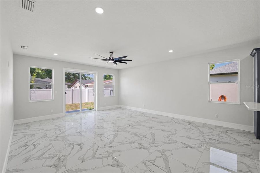 Spacious, unfurnished interior of a new home in , Tampa (Image 43).
