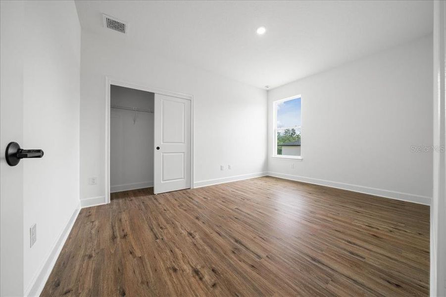 Spacious, unfurnished interior of a new home in , Weeki Wachee (Image 42).