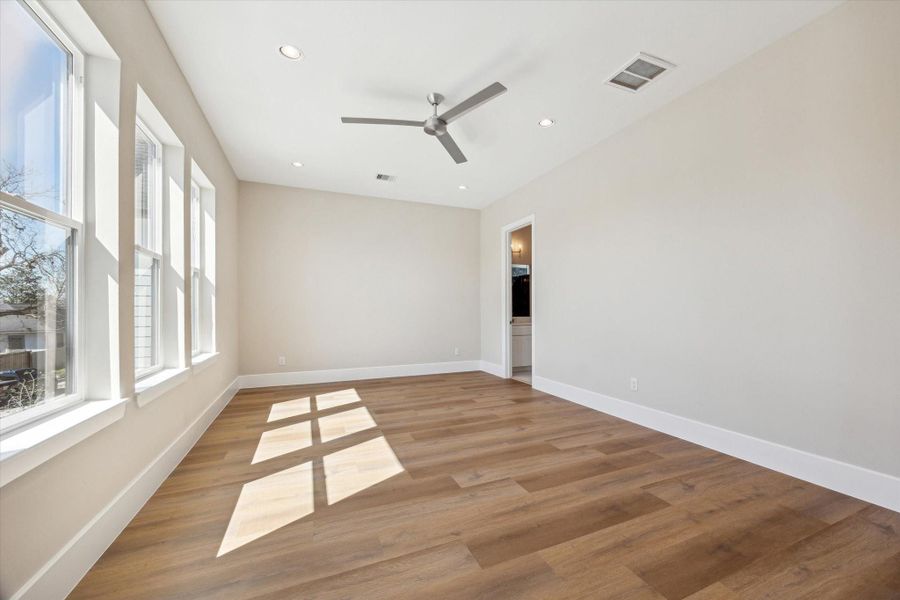 Spacious, unfurnished interior of a new home in , Houston (Image 15).