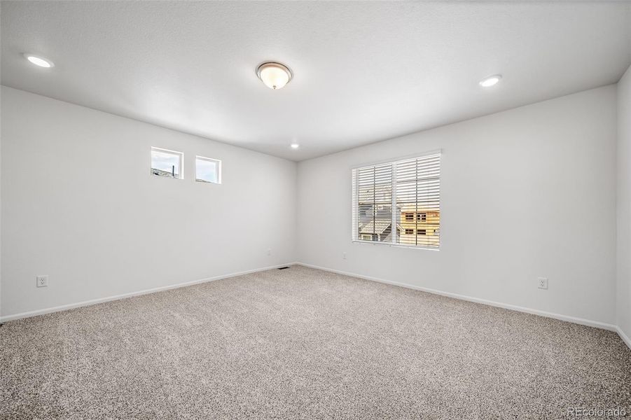 Spacious, unfurnished interior of a new home in , Aurora (Image 20).