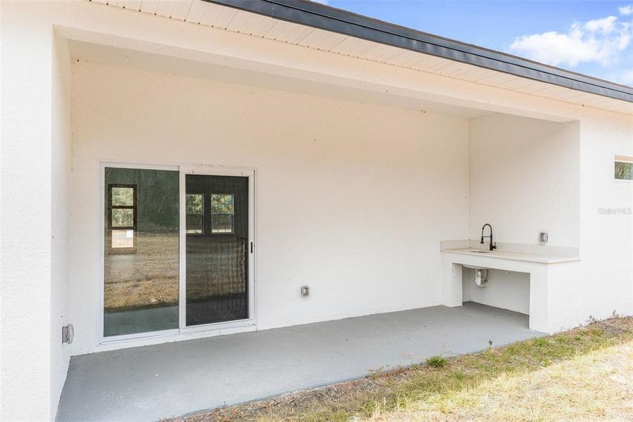 Exterior details and patio area of a home in , Ocala (Image 20).