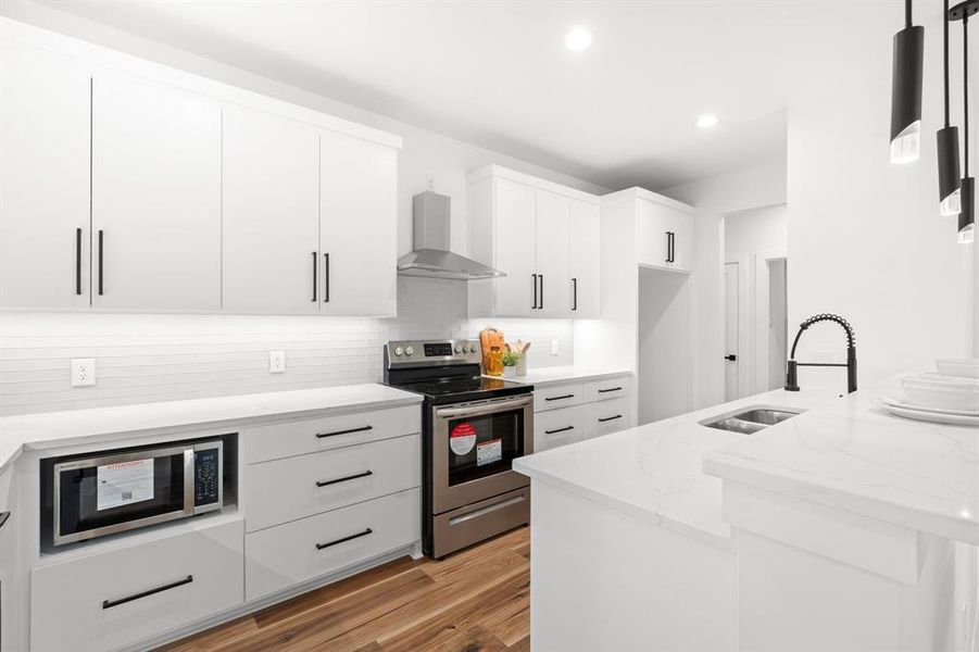 Furnished interior view inside a new home in , Dallas (Image 16). Furnished interior view inside a new home in , Dallas (Image 16).