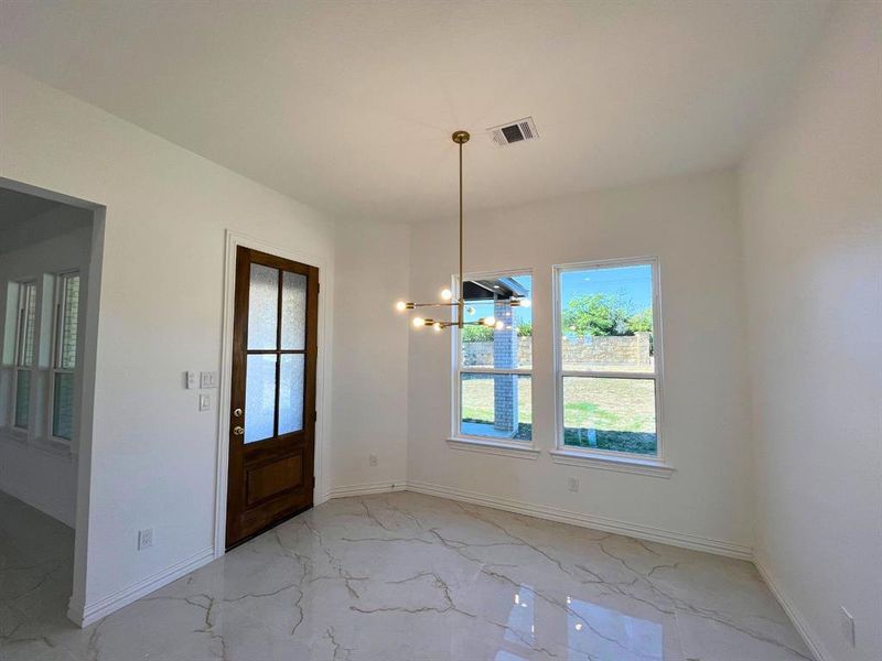 Spacious, unfurnished interior of a new home in , Weatherford (Image 27).