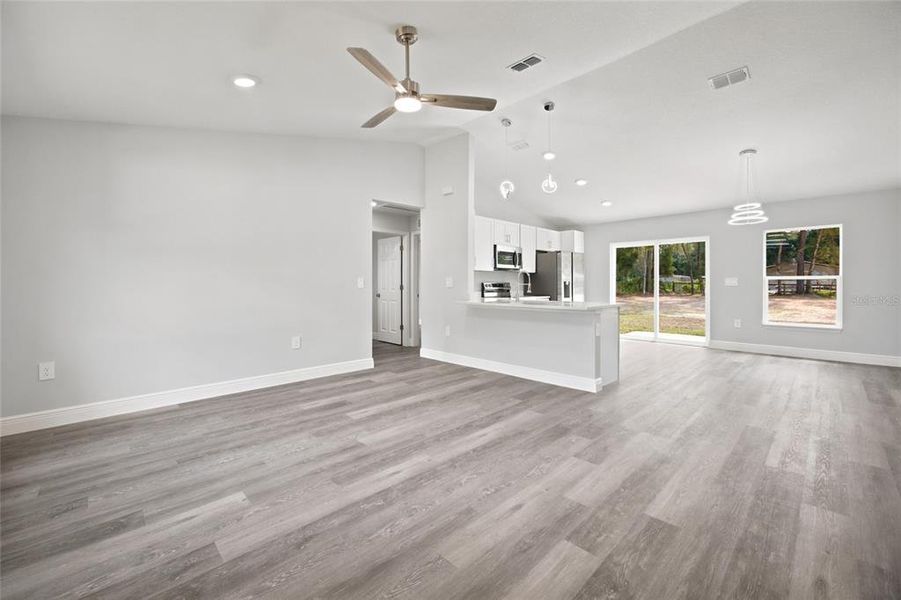 Spacious, unfurnished interior of a new home in , Ocala (Image 22).