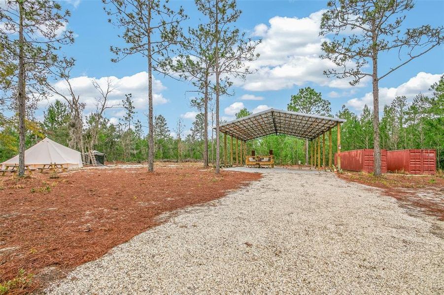 Community amenities in , Interlachen (Image 48).