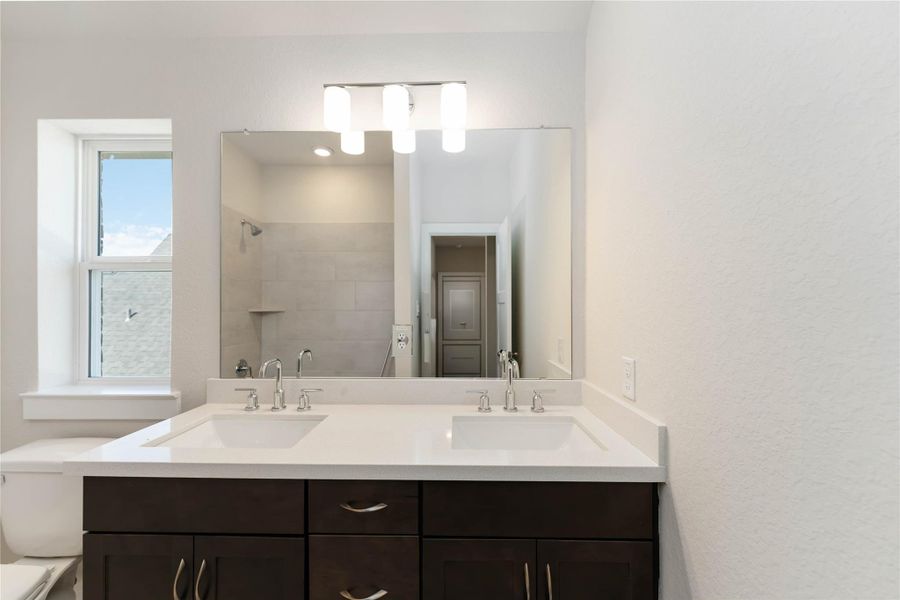 Furnished interior view inside a new home in Valencia, Manvel (Image 18).