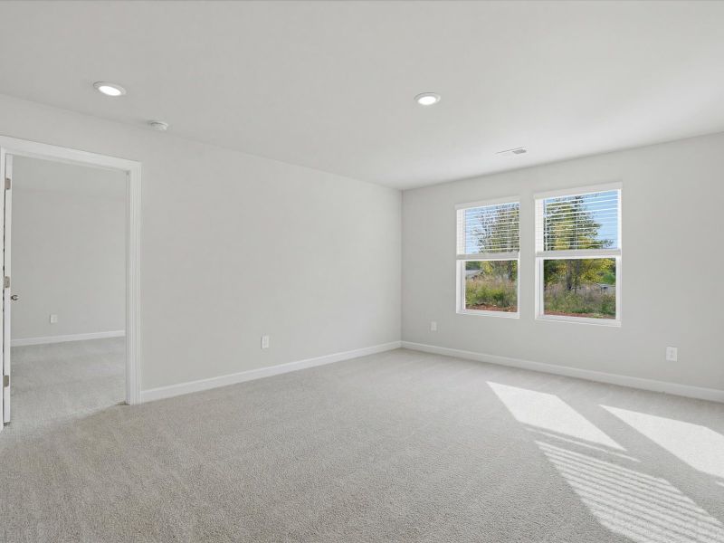 Spacious, unfurnished interior of a new home in Brayfield Manor - Signature Collection, Wellford (Image 15).