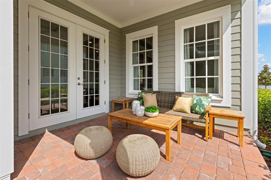 Exterior details and patio area of a home in Celebration, Kissimmee (Image 3).
