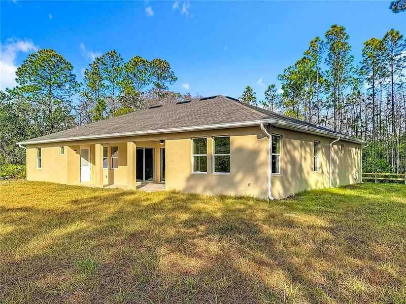 Exterior details and patio area of a home in , Orlando (Image 35).