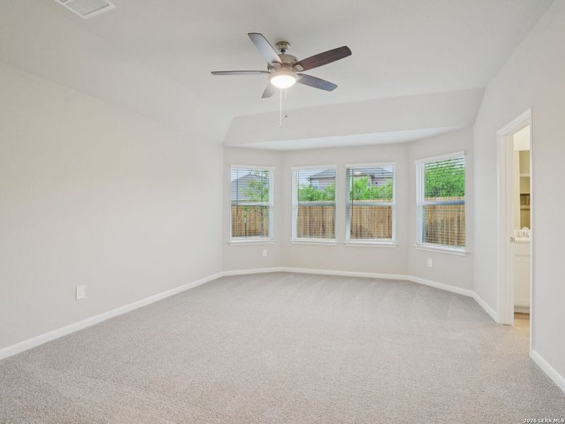 Spacious, unfurnished interior of a new home in , San Antonio (Image 7).