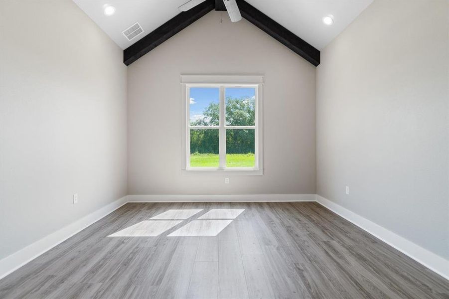 Spacious, unfurnished interior of a new home in , Van (Image 11).