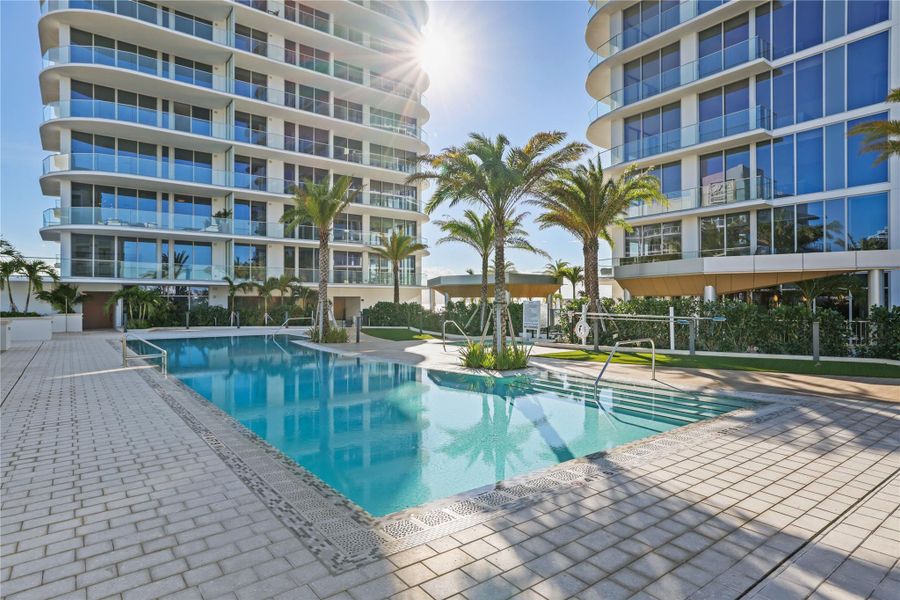 Condo located in Fort Lauderdale, FL showcasing its design and architecture (Image 26).