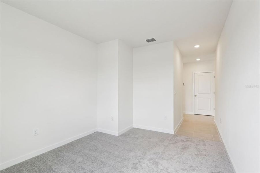 Spacious, unfurnished interior of a new home in Willowbrook North, Winter Haven (Image 19).